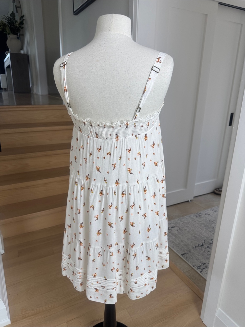 Kivari White Floral Tiered Mini Dress Size US 6 Boho Cottagecore - Picture 3 of 4